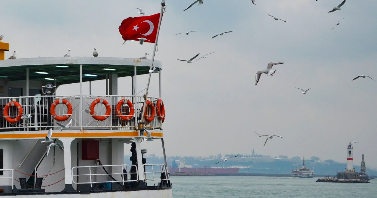 Istanbul ferry walking route